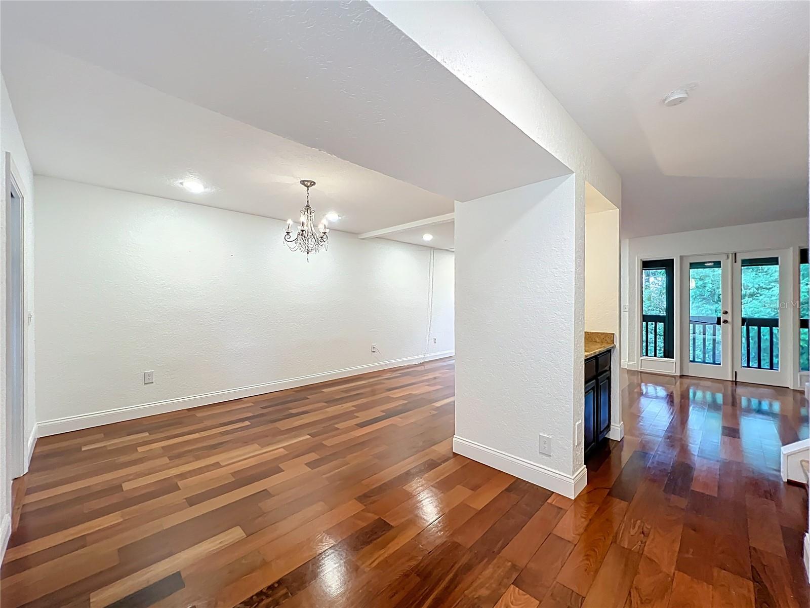 Image 21 of 73 For 542 Osceola Avenue 34