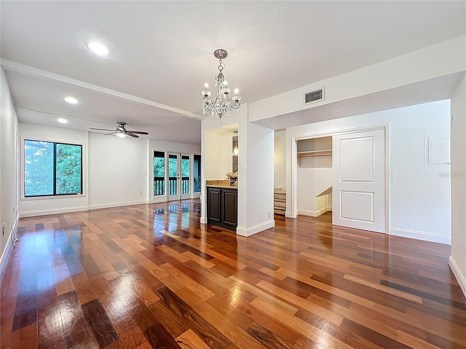 Image 34 of 73 For 542 Osceola Avenue 34