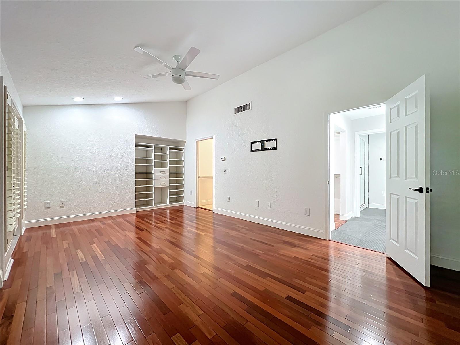 Image 41 of 73 For 542 Osceola Avenue 34