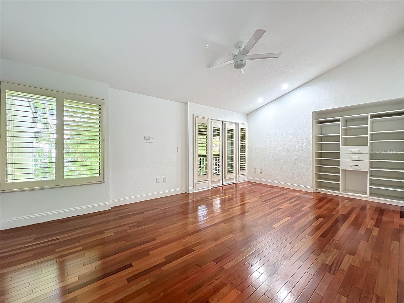 Image 42 of 73 For 542 Osceola Avenue 34