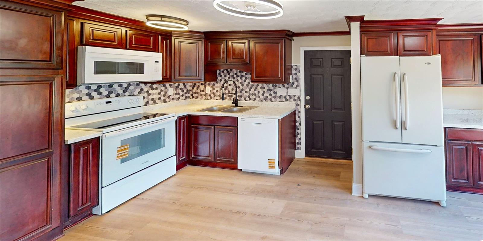 Image 29 of 53 For 47110 Central Avenue