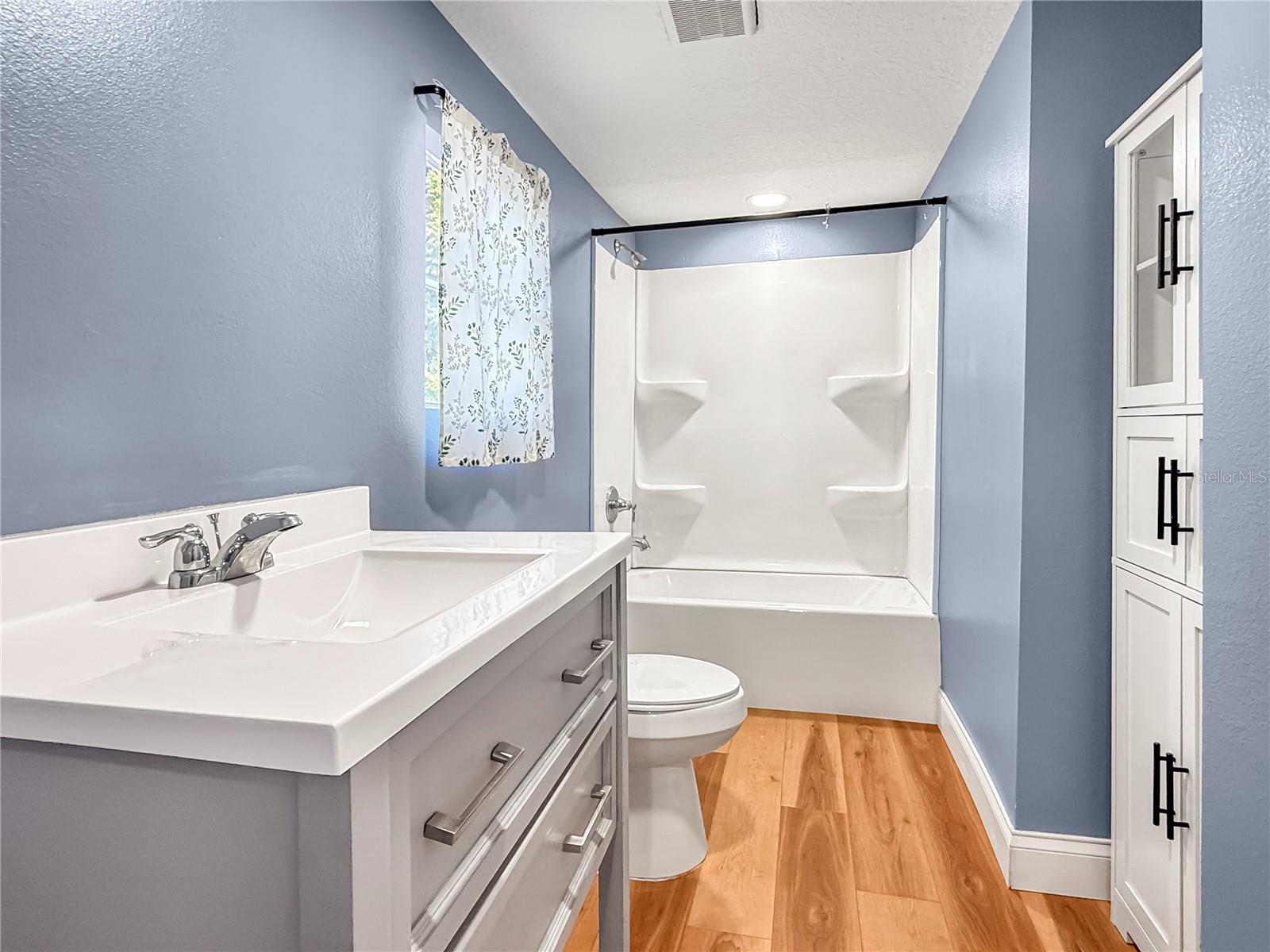 Image 16 of 24 For 235 Evergreen Terrace