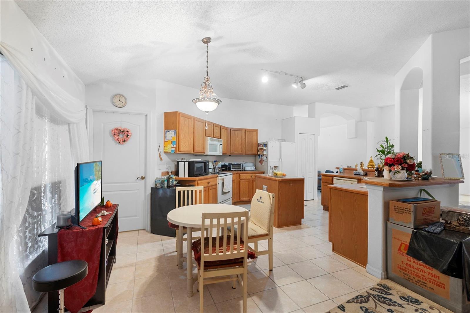 Image 19 of 35 For 114 Carnival Drive