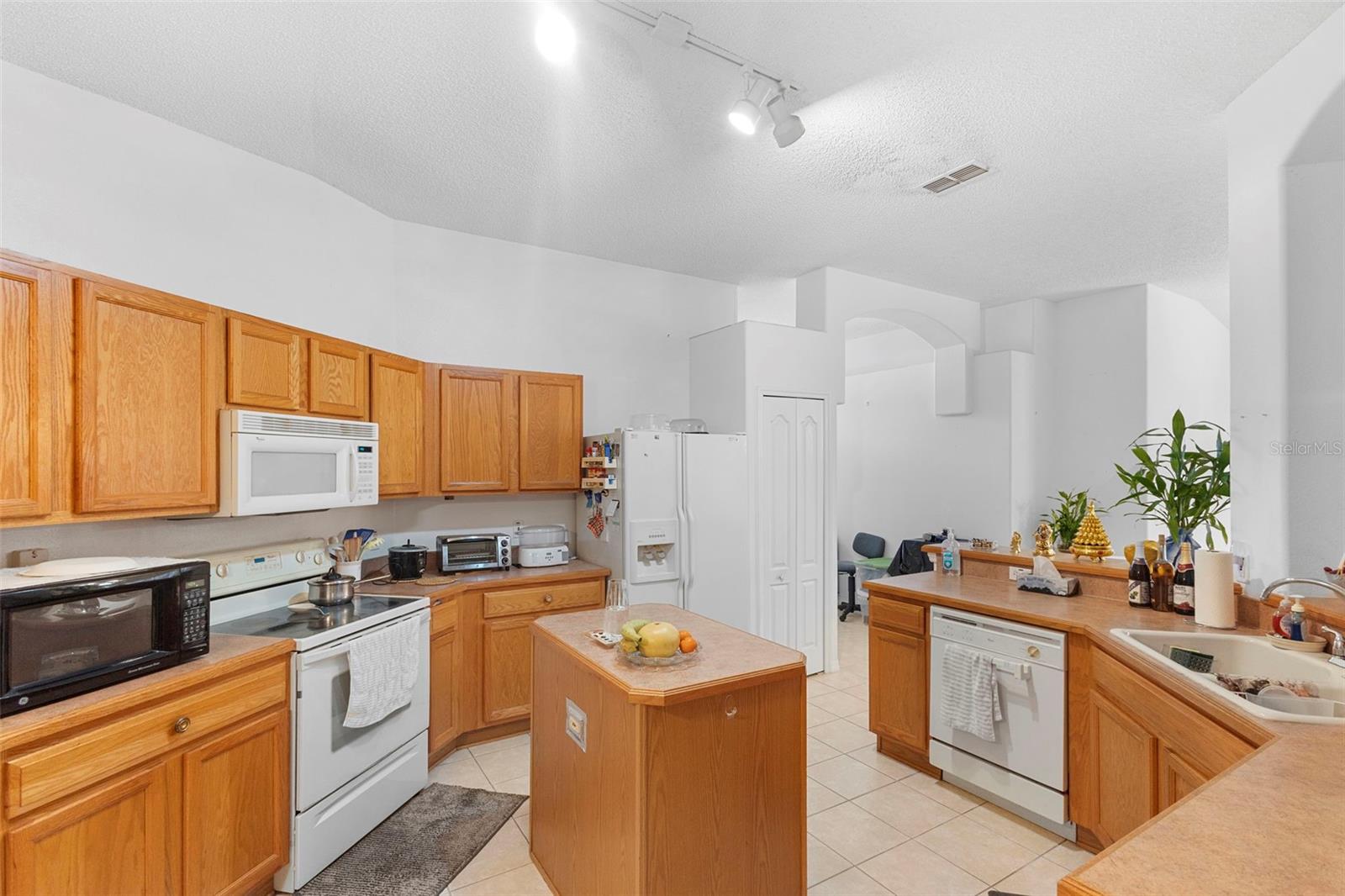 Image 20 of 35 For 114 Carnival Drive