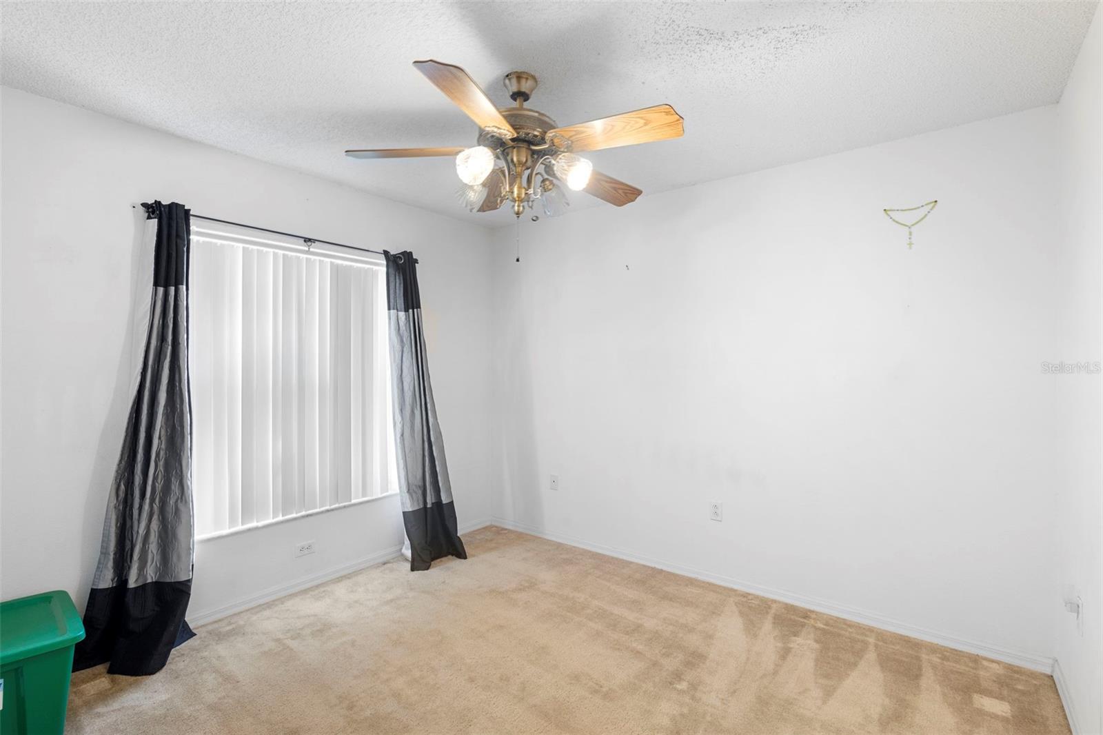 Image 25 of 35 For 114 Carnival Drive