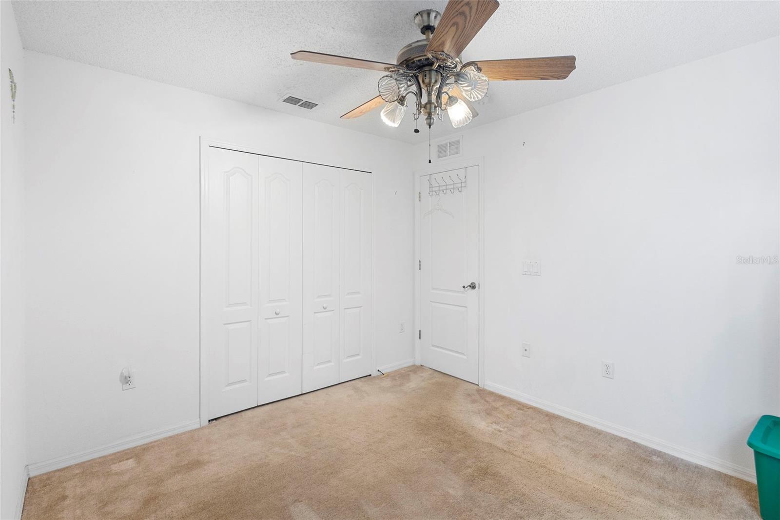 Image 26 of 35 For 114 Carnival Drive