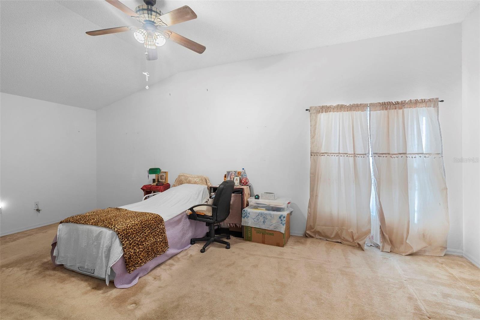 Image 27 of 35 For 114 Carnival Drive