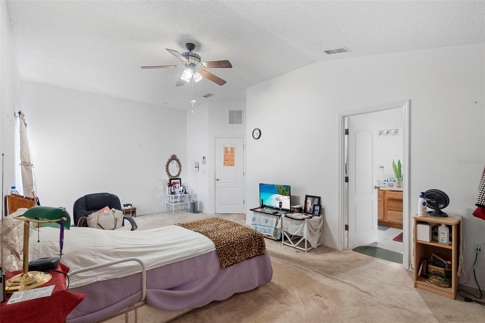 Image 29 of 35 For 114 Carnival Drive