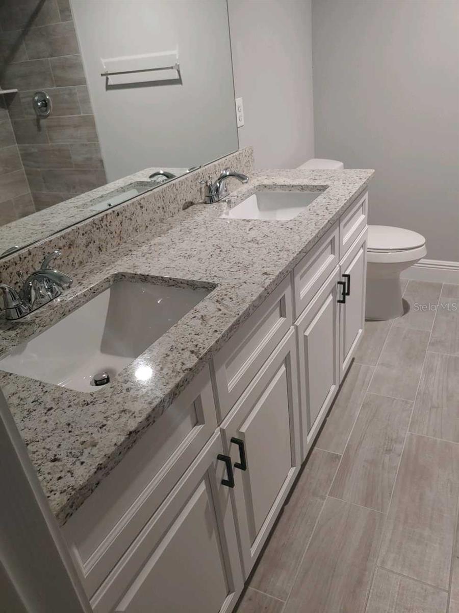 Image 5 of 7 For 615 Plymouth Avenue