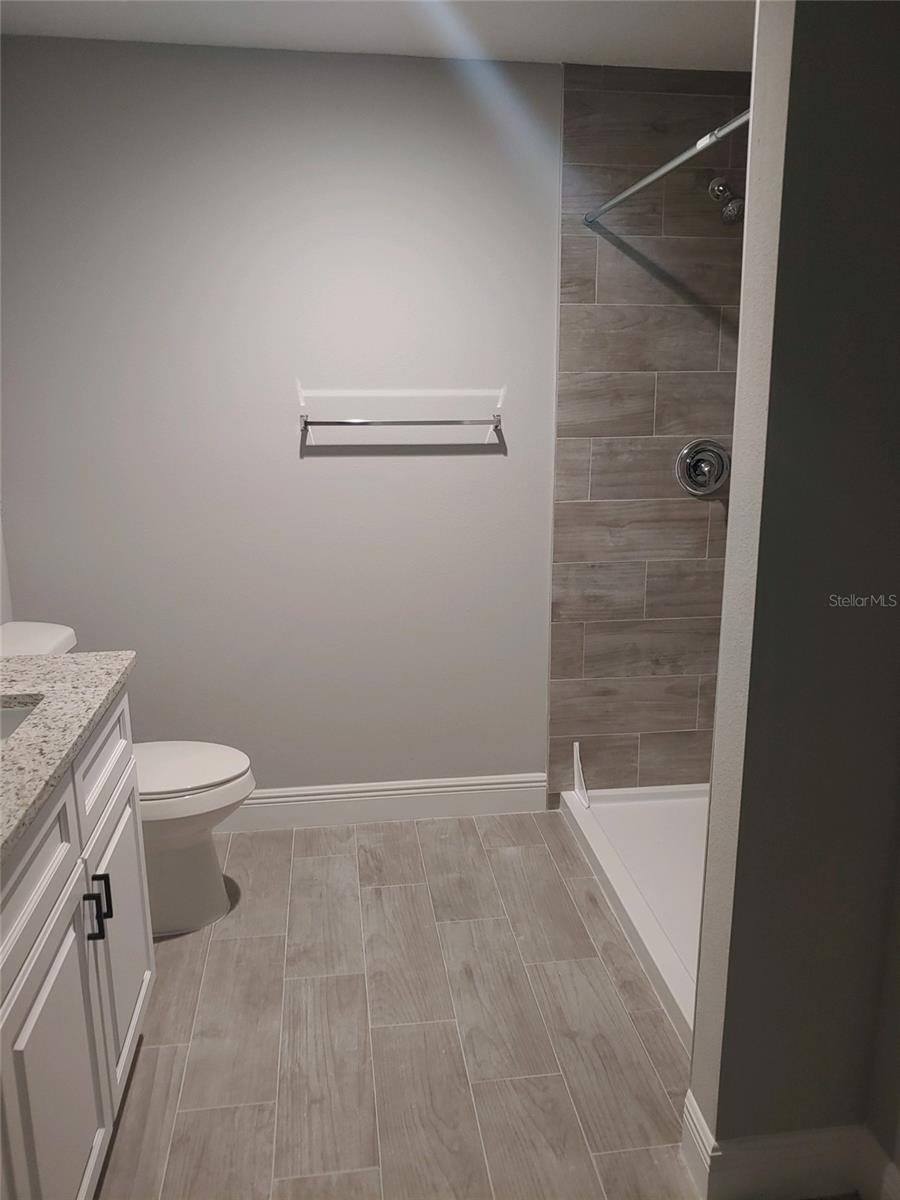 Image 6 of 7 For 615 Plymouth Avenue