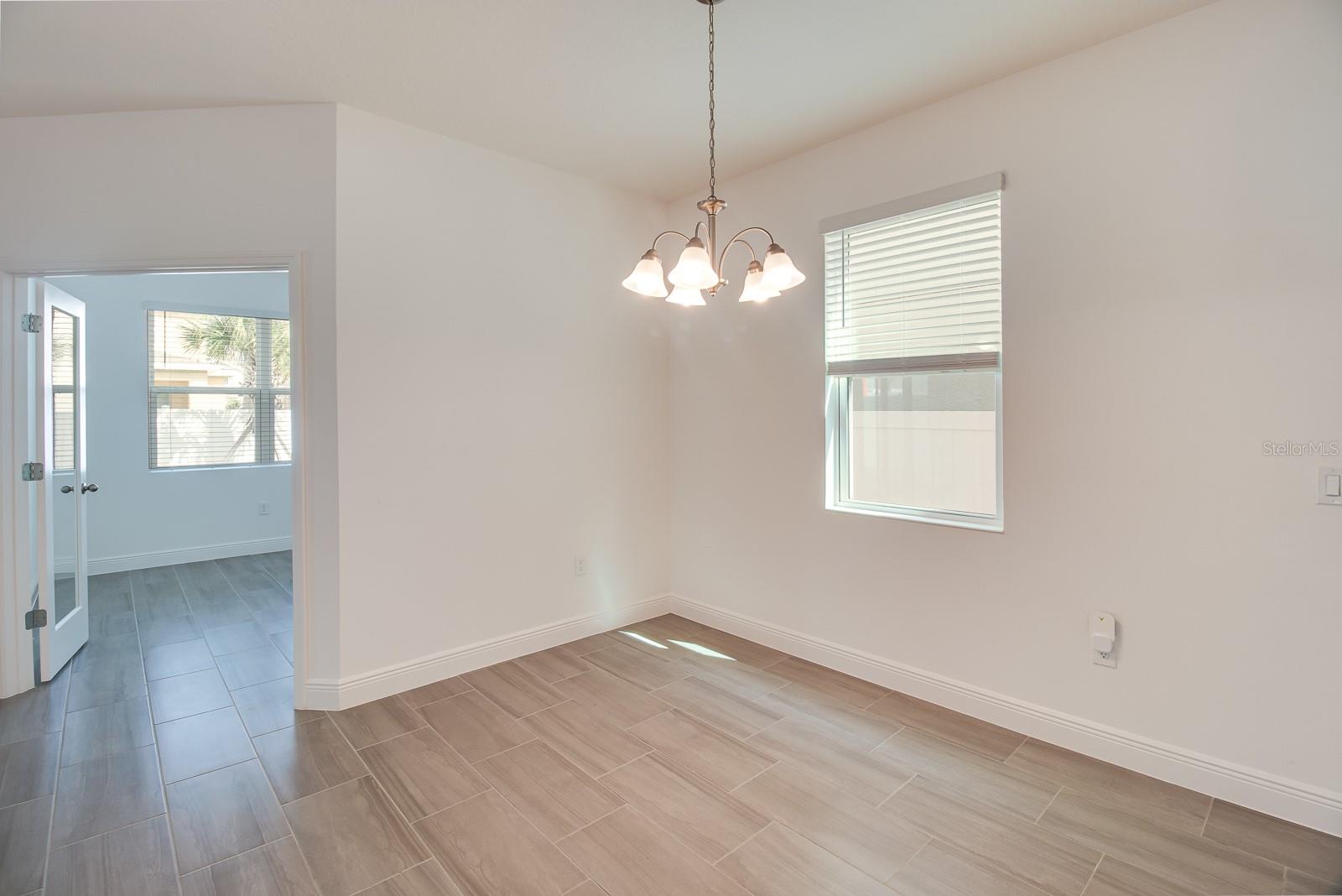 Image 12 of 41 For 1129 Blue Garden Drive