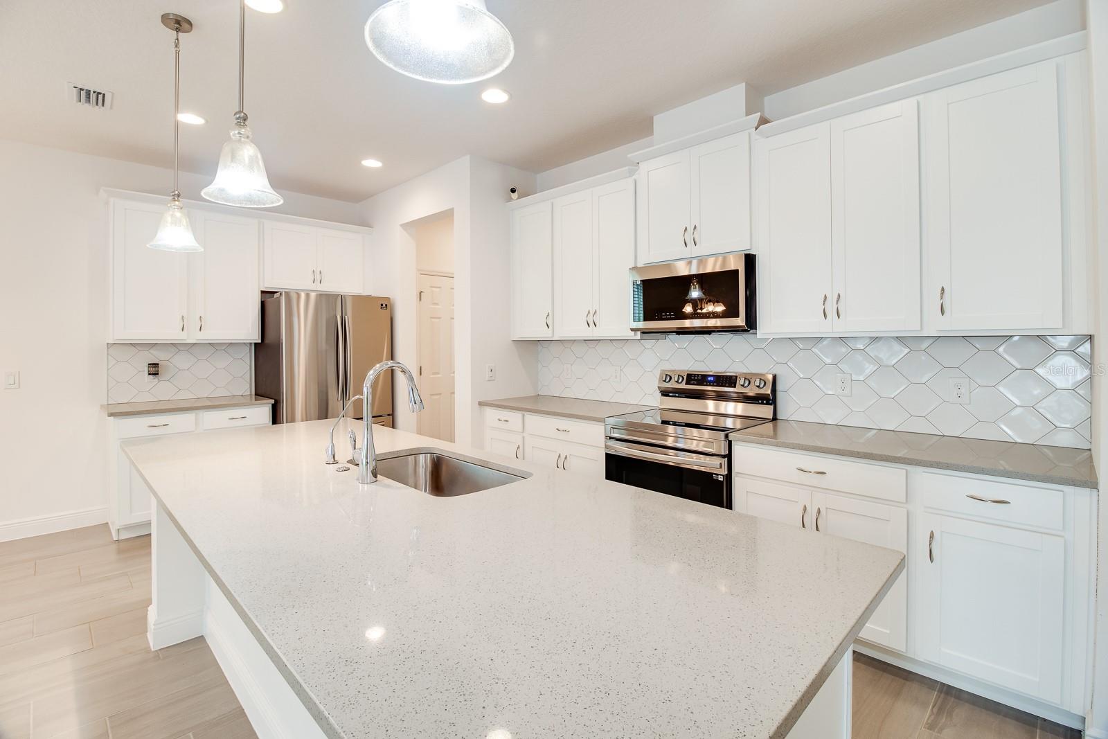 Image 7 of 41 For 1129 Blue Garden Drive