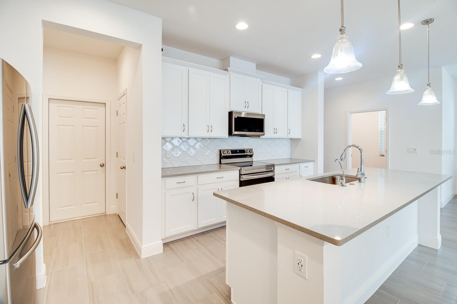 Image 8 of 41 For 1129 Blue Garden Drive