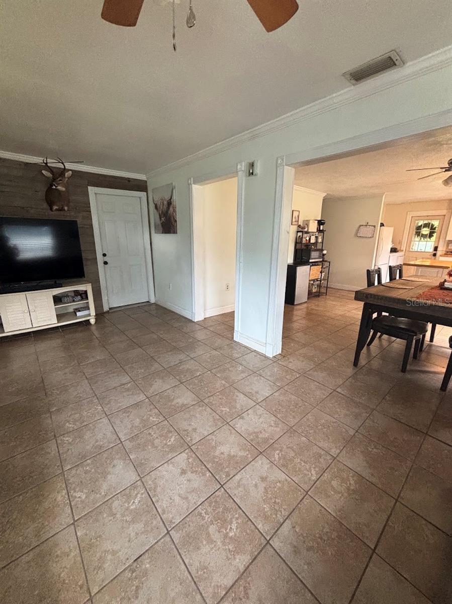 Image 10 of 31 For 1745 East Parkway