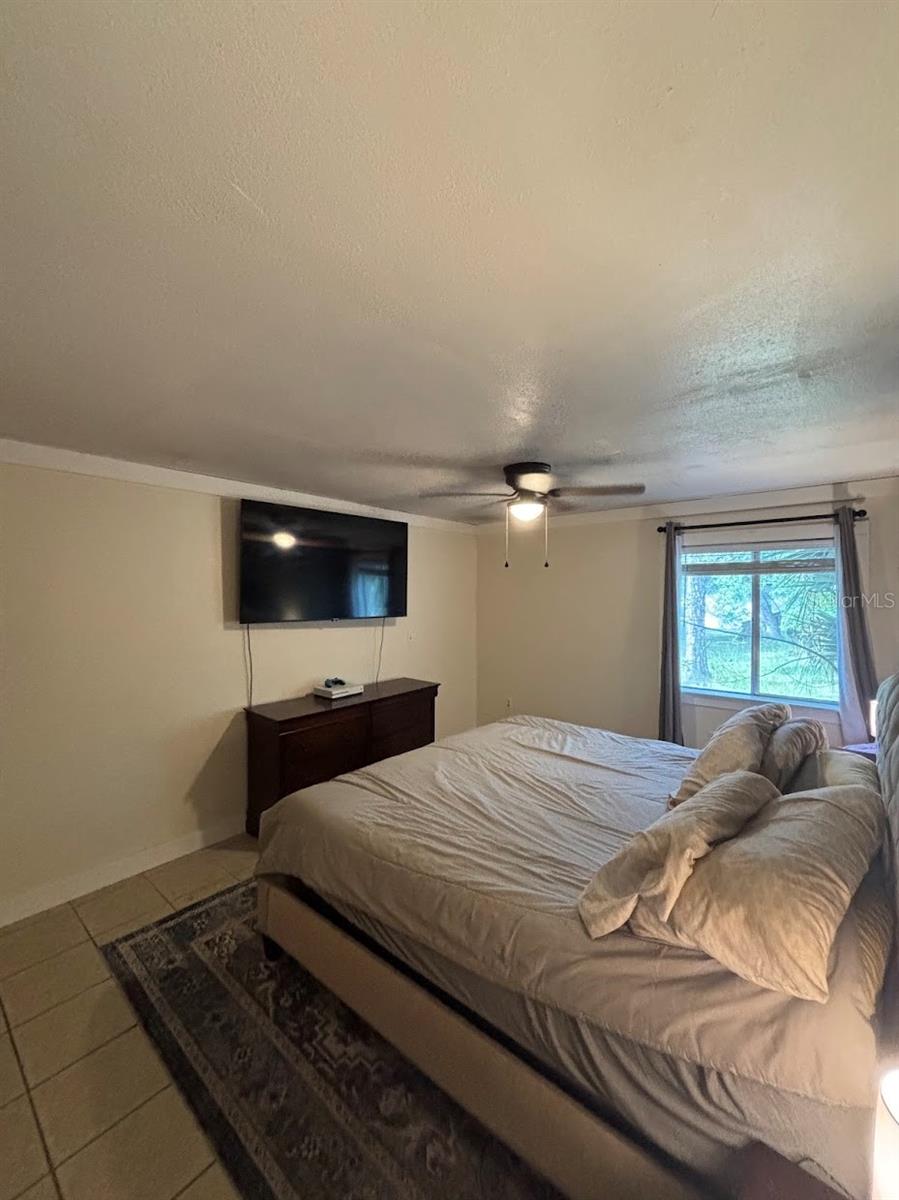 Image 19 of 31 For 1745 East Parkway