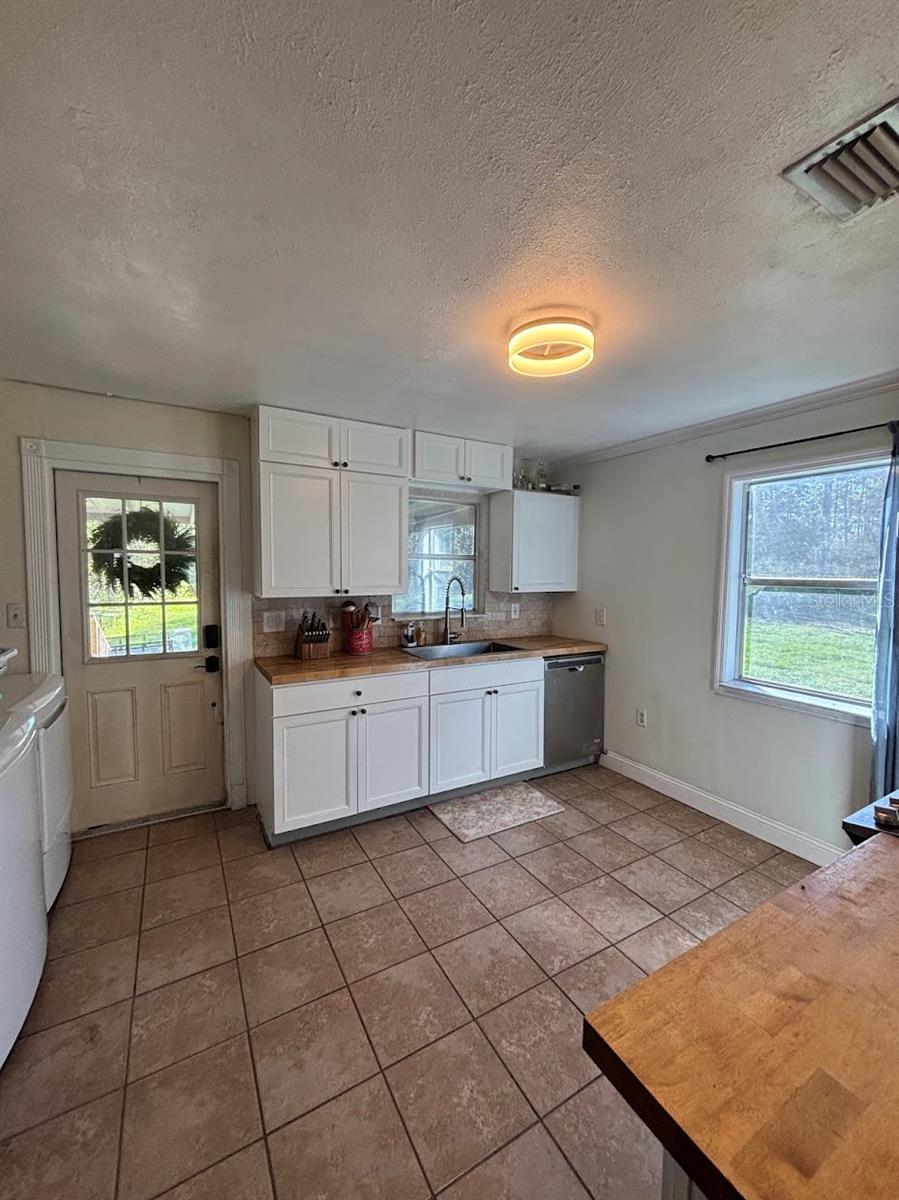 Image 2 of 31 For 1745 East Parkway