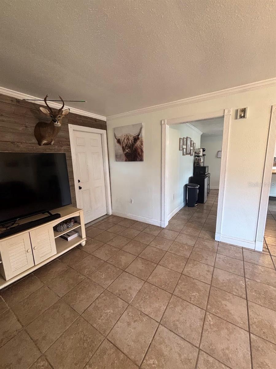 Image 9 of 31 For 1745 East Parkway