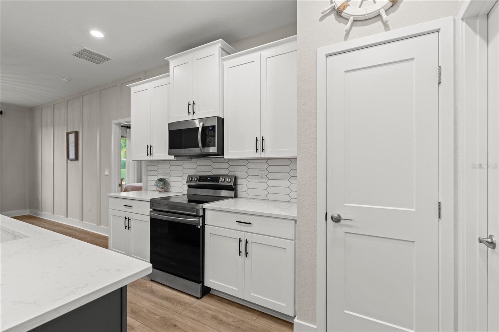 Image 10 of 41 For 3070 Silvermines Avenue