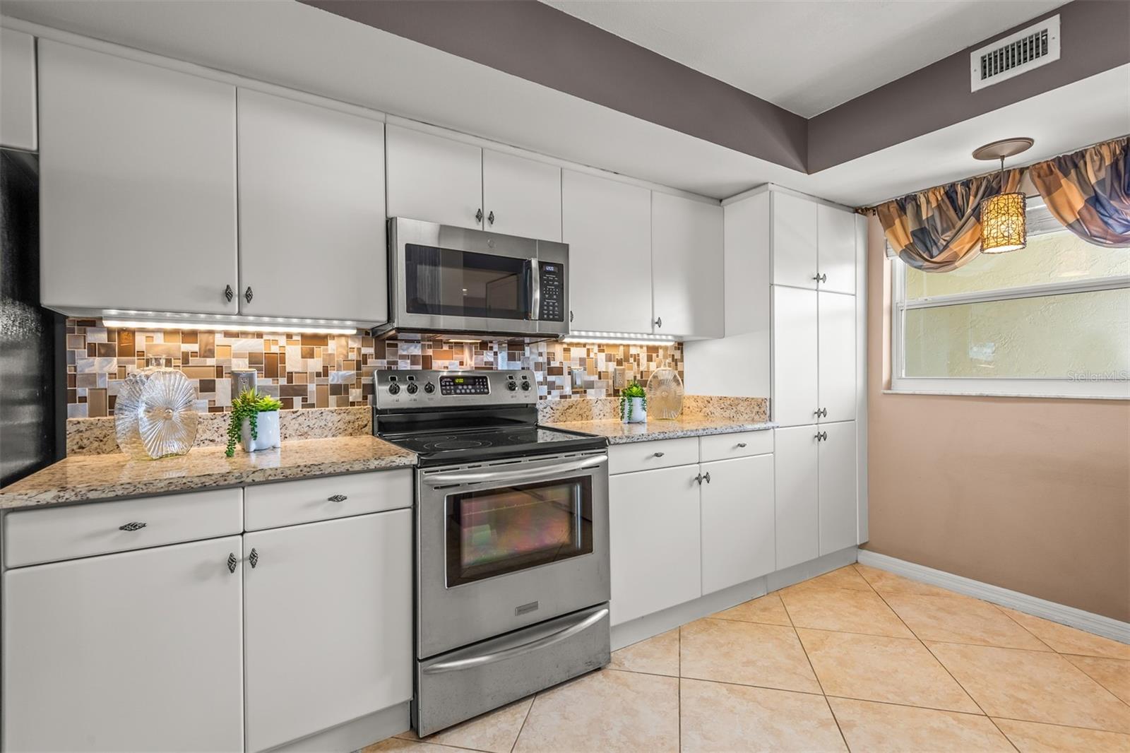 Image 20 of 46 For 533 Marina Point Drive 5330