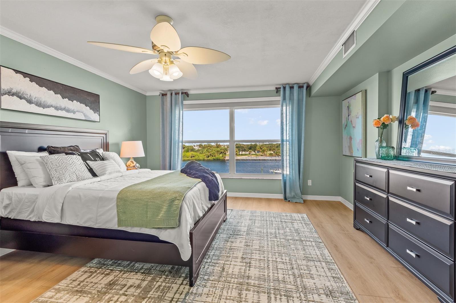 Image 25 of 46 For 533 Marina Point Drive 5330