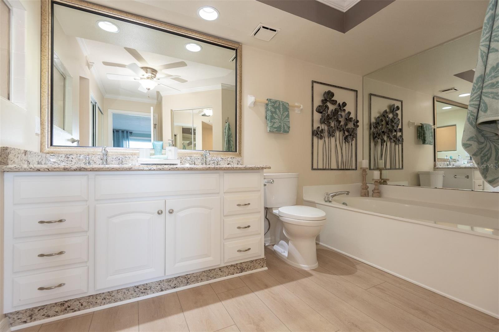 Image 27 of 46 For 533 Marina Point Drive 5330