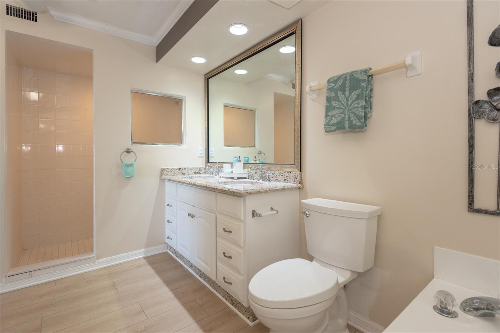 Image 28 of 46 For 533 Marina Point Drive 5330