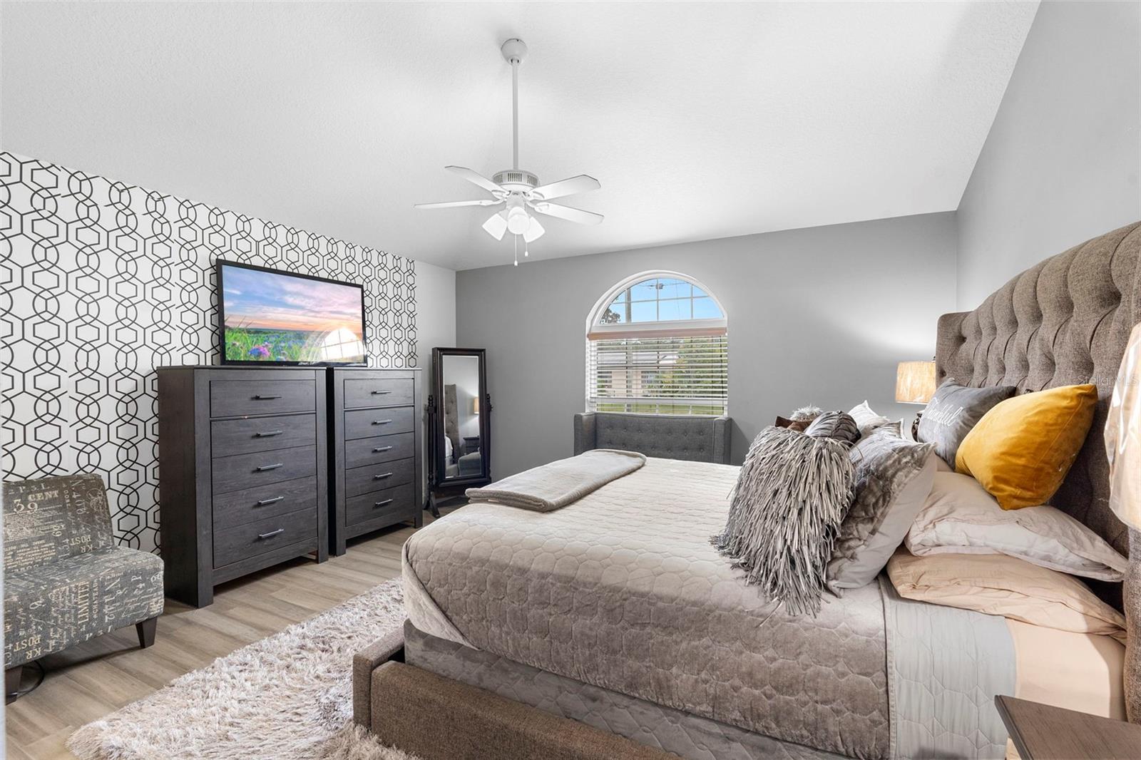 Image 14 of 28 For 641 Rhodes Drive