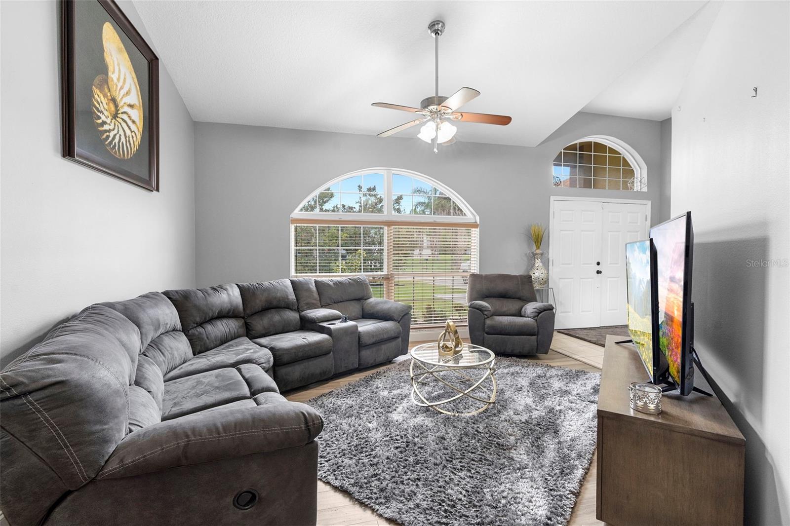 Image 5 of 28 For 641 Rhodes Drive