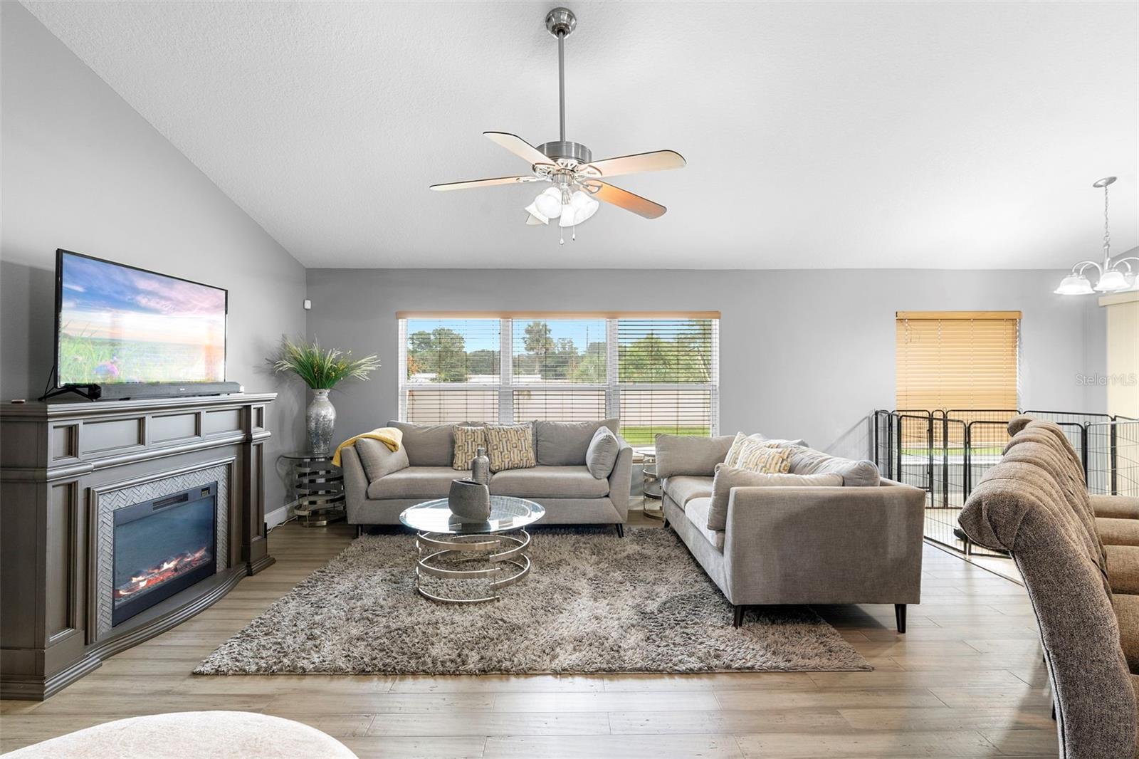 Image 7 of 28 For 641 Rhodes Drive