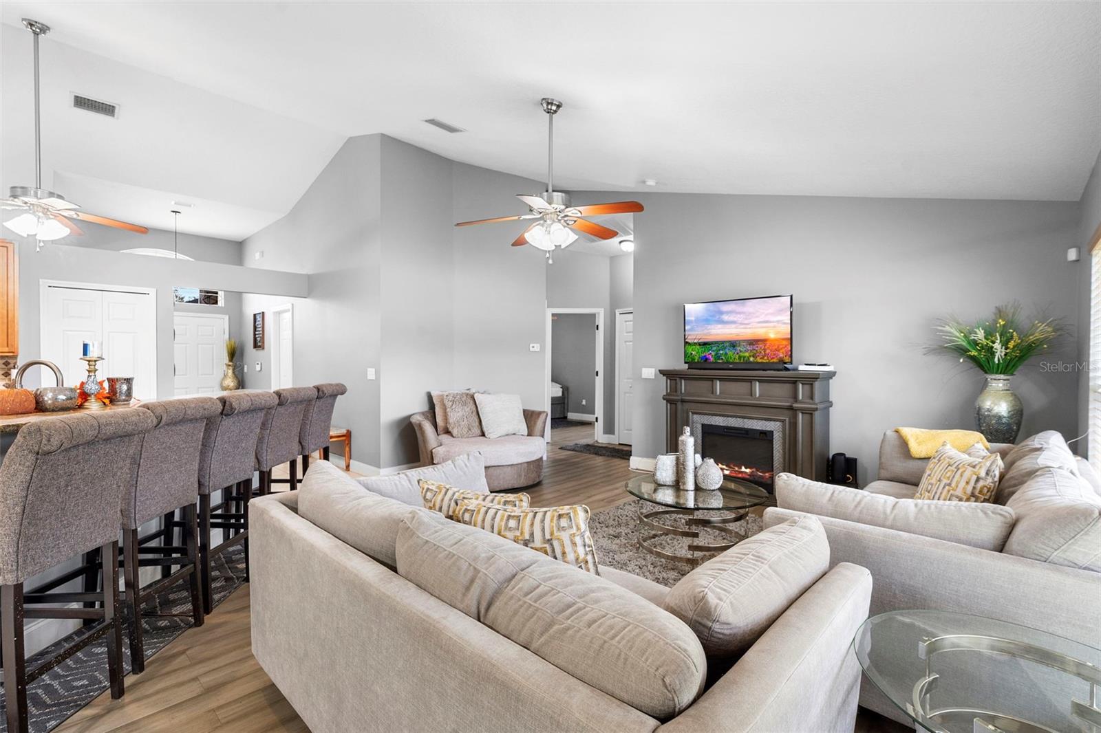 Image 8 of 28 For 641 Rhodes Drive