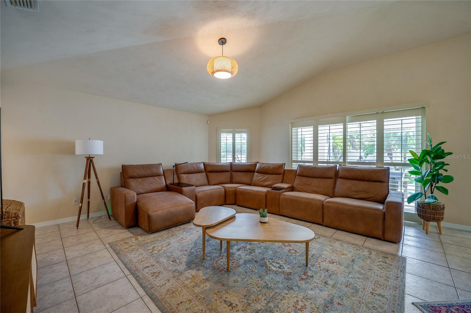 Image 17 of 48 For 4241 Hidden Lake Drive