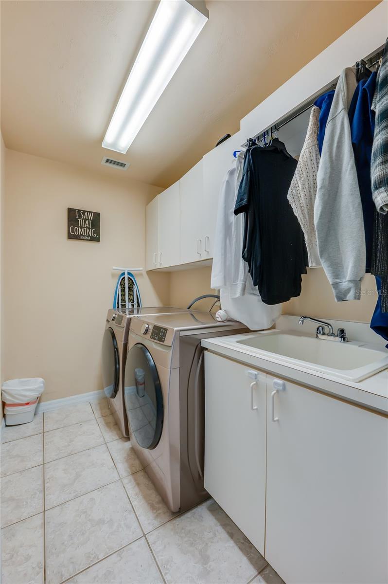 Image 19 of 48 For 4241 Hidden Lake Drive