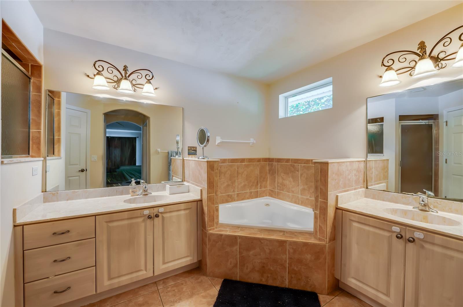 Image 22 of 48 For 4241 Hidden Lake Drive