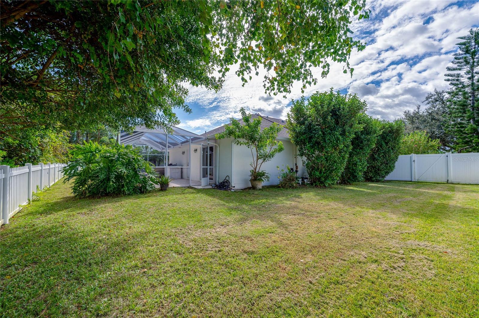 Image 38 of 48 For 4241 Hidden Lake Drive