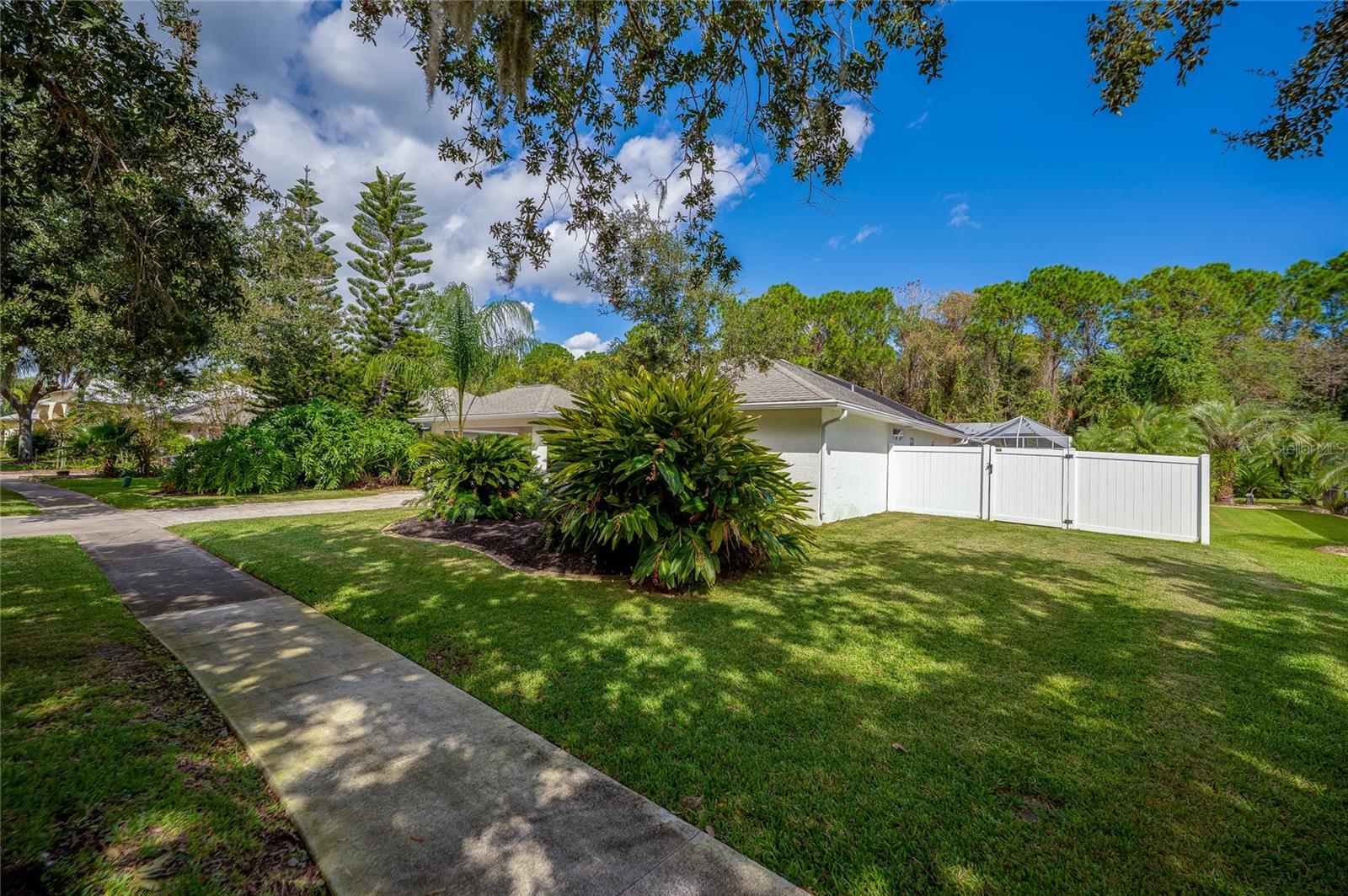 Image 41 of 48 For 4241 Hidden Lake Drive