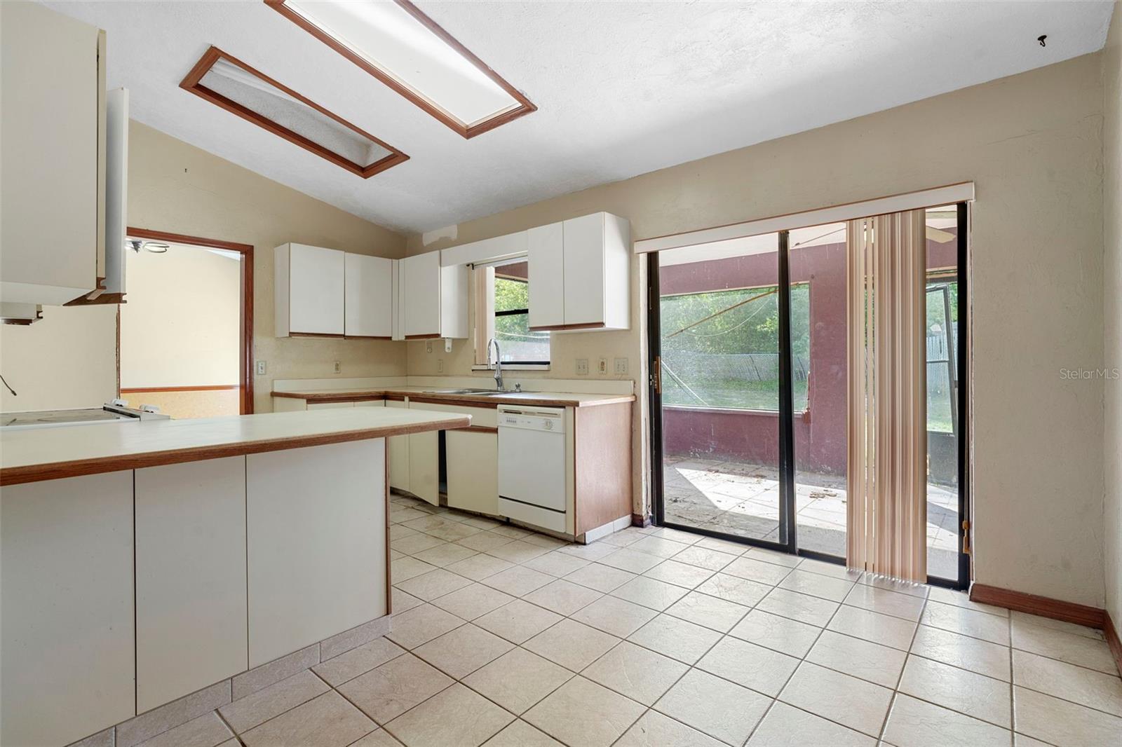 Image 10 of 47 For 1984 Paris Avenue