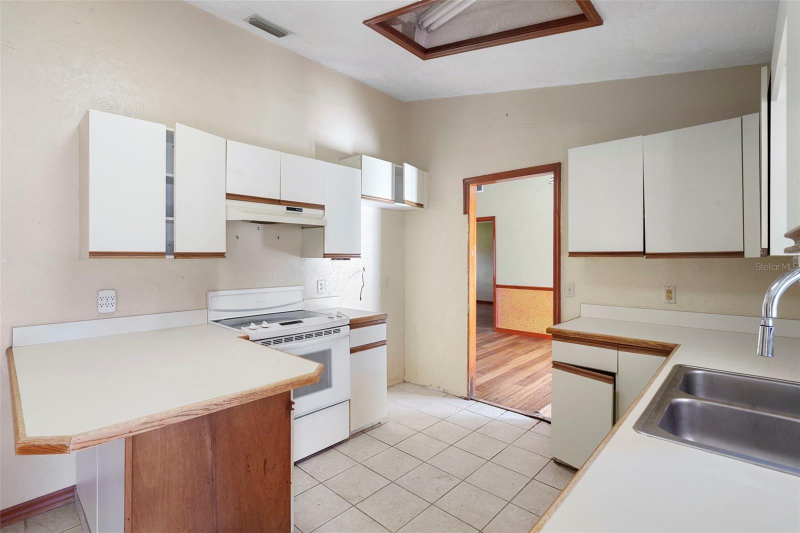 Image 12 of 47 For 1984 Paris Avenue