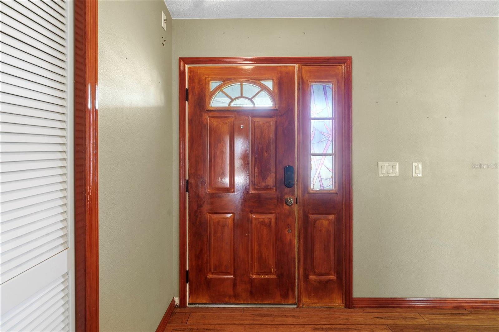 Image 14 of 47 For 1984 Paris Avenue