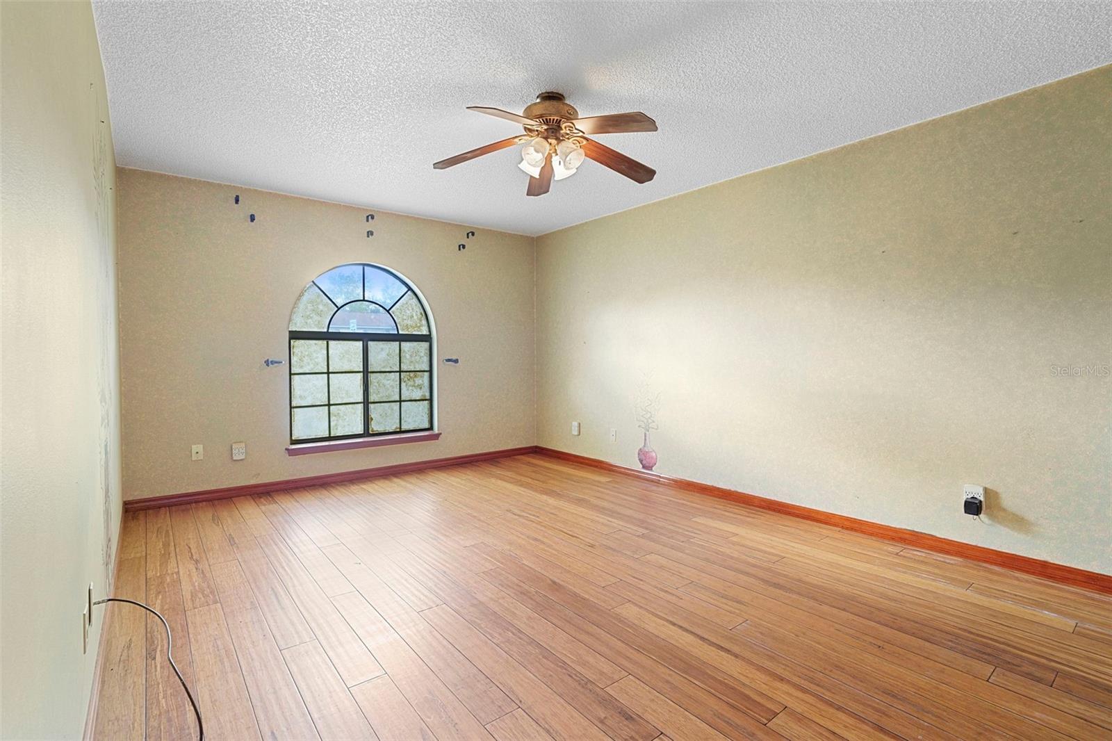 Image 15 of 47 For 1984 Paris Avenue