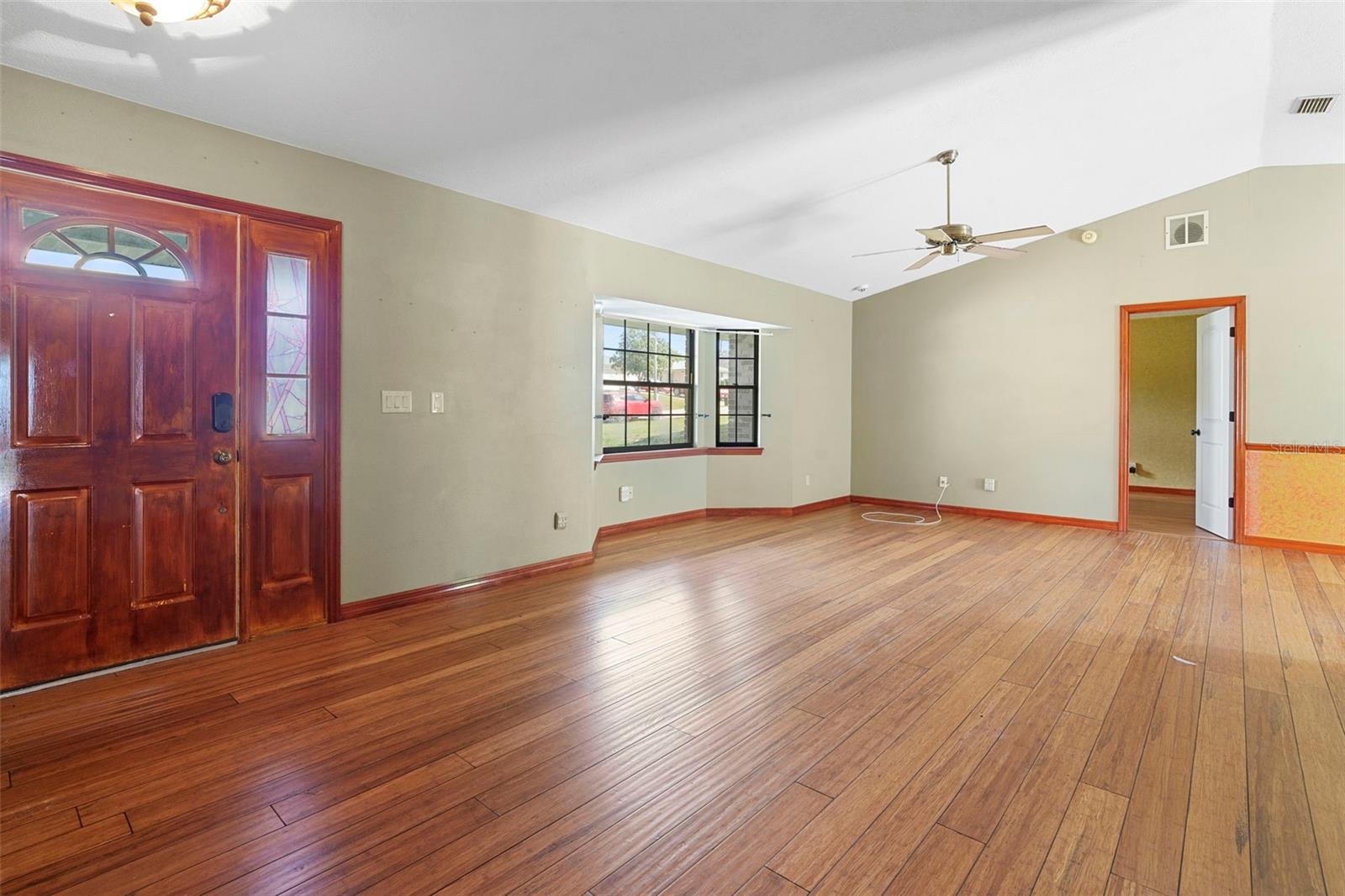 Image 22 of 47 For 1984 Paris Avenue