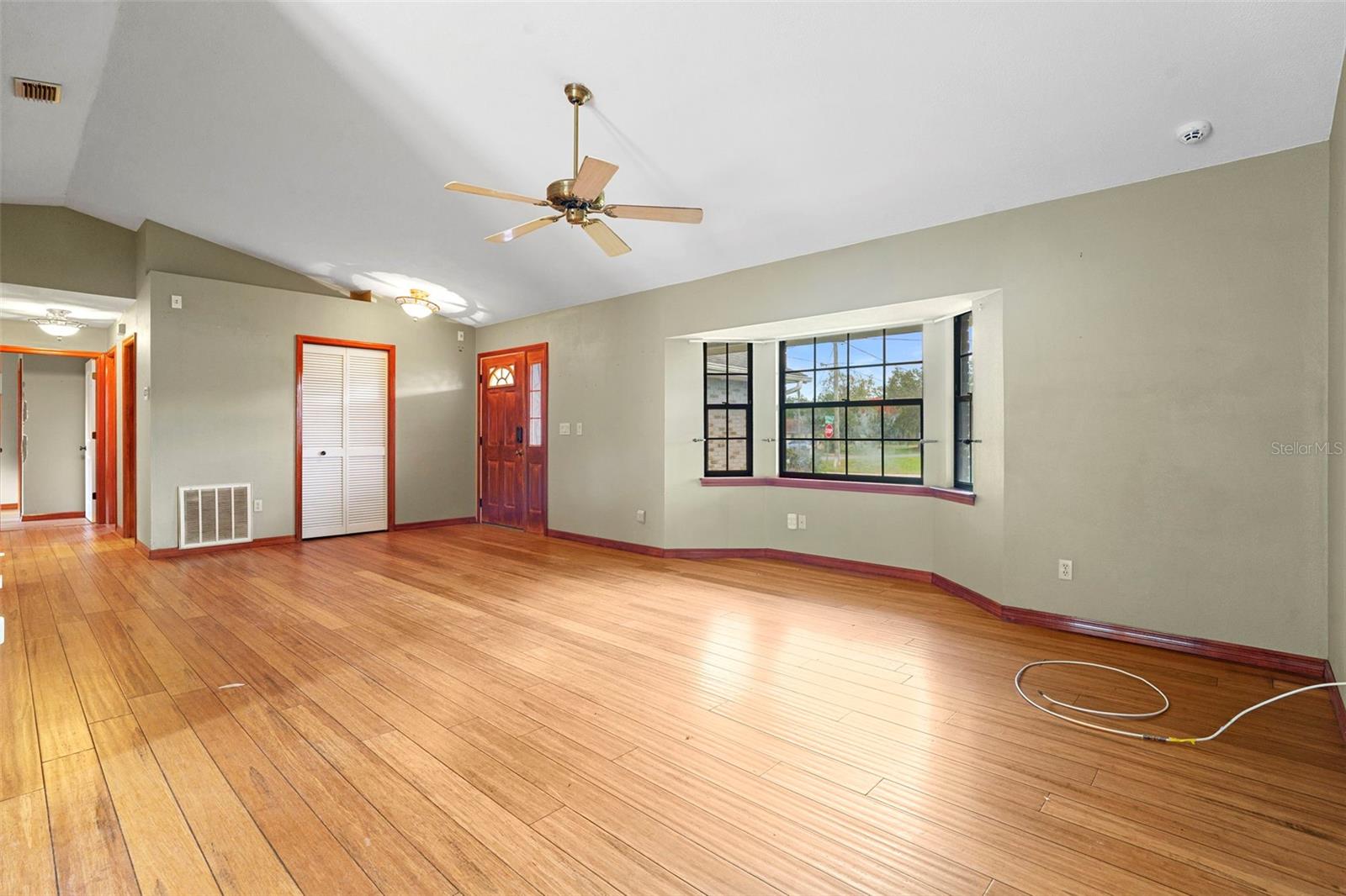 Image 23 of 47 For 1984 Paris Avenue