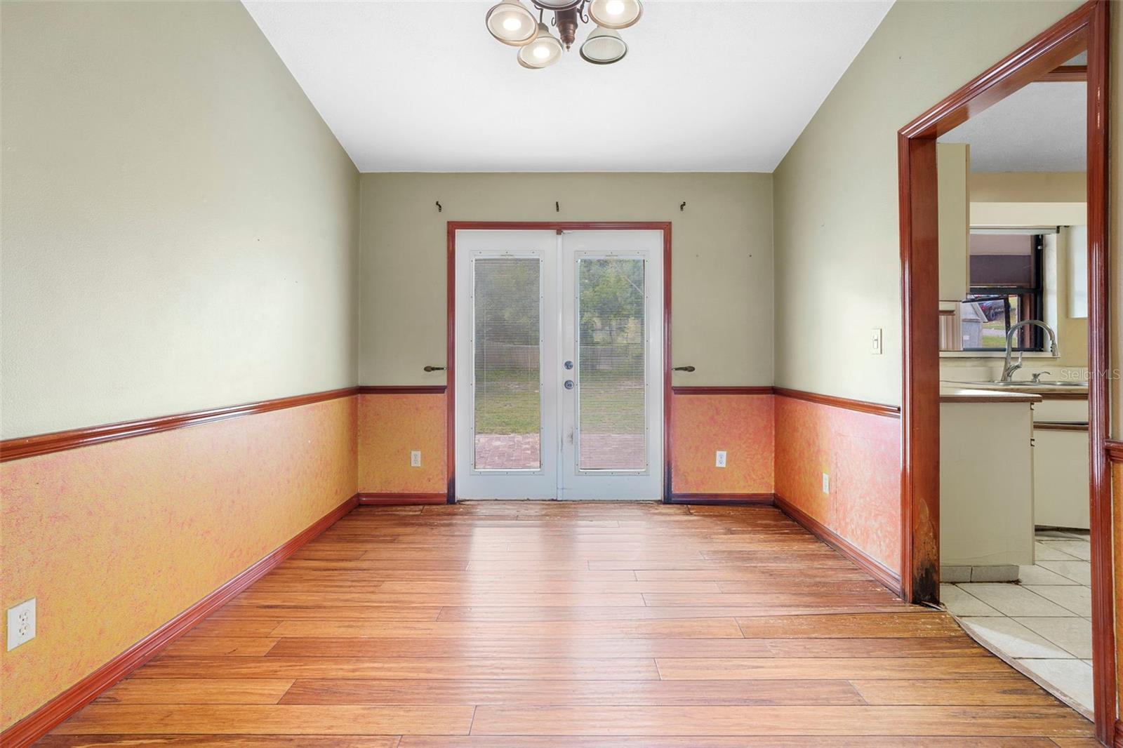 Image 27 of 47 For 1984 Paris Avenue