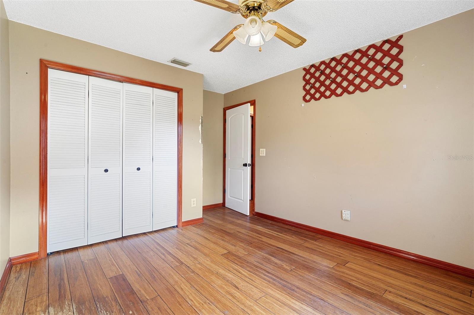 Image 28 of 47 For 1984 Paris Avenue