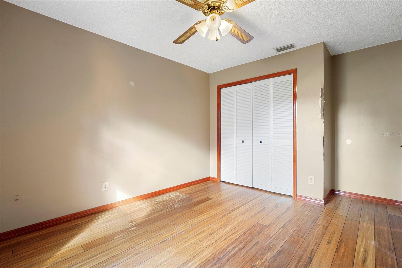 Image 29 of 47 For 1984 Paris Avenue