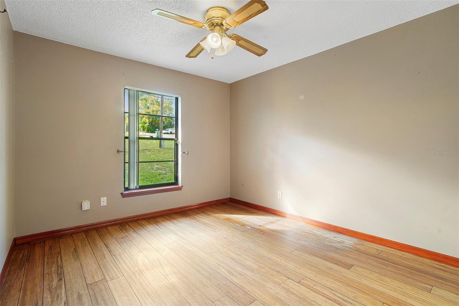 Image 30 of 47 For 1984 Paris Avenue