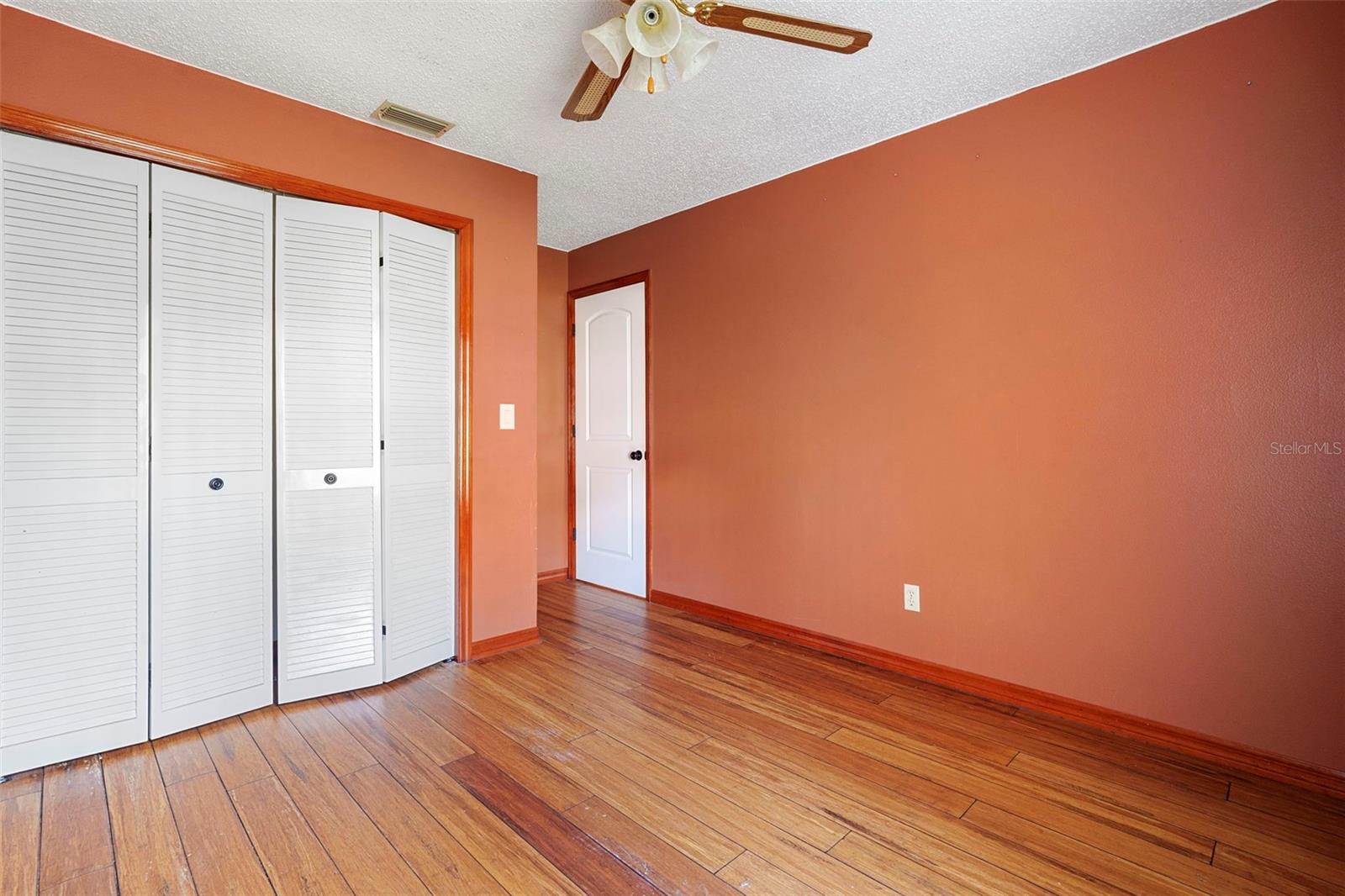 Image 31 of 47 For 1984 Paris Avenue