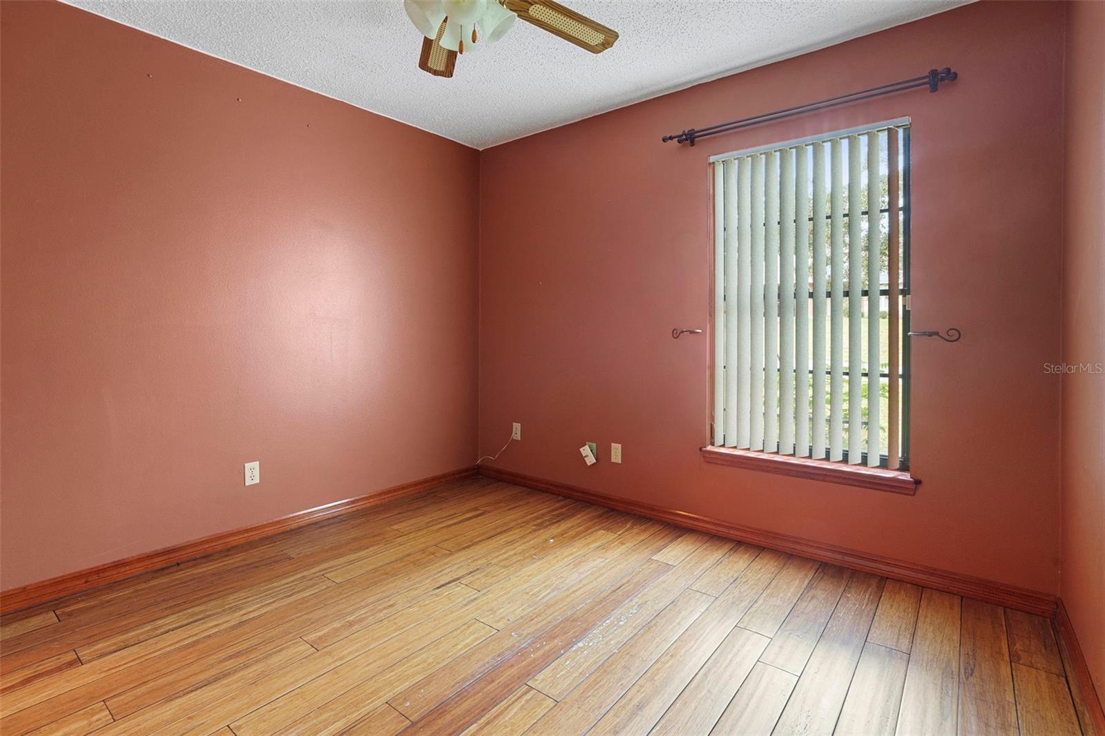 Image 32 of 47 For 1984 Paris Avenue