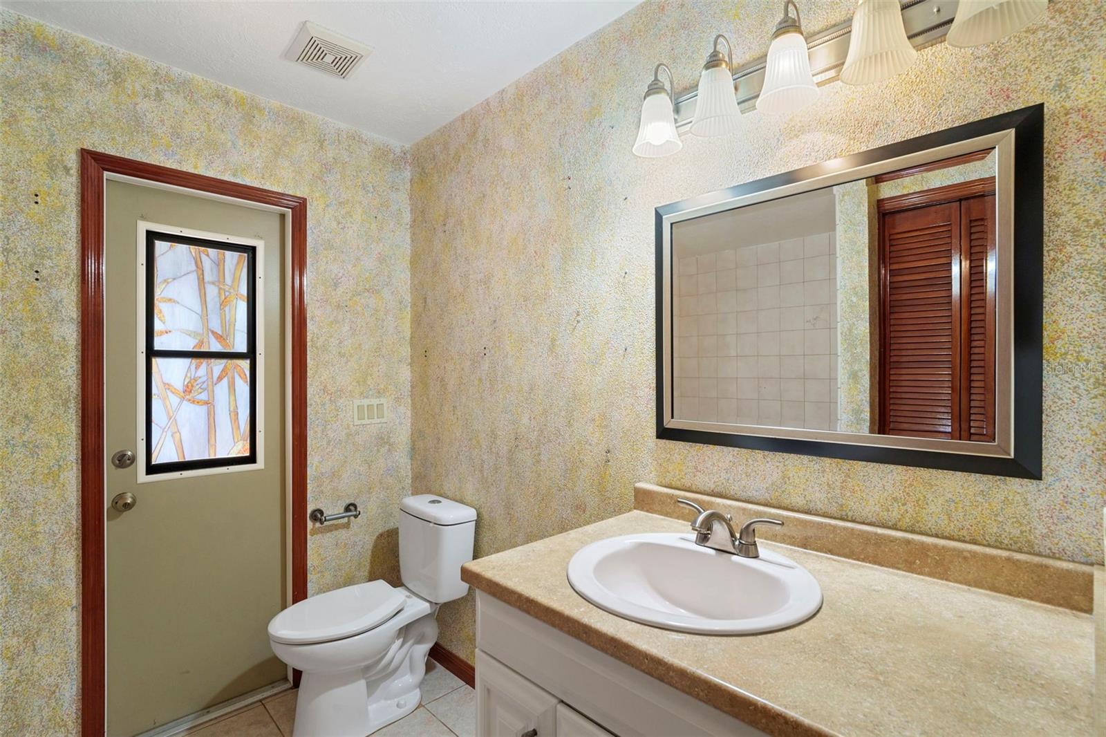 Image 34 of 47 For 1984 Paris Avenue