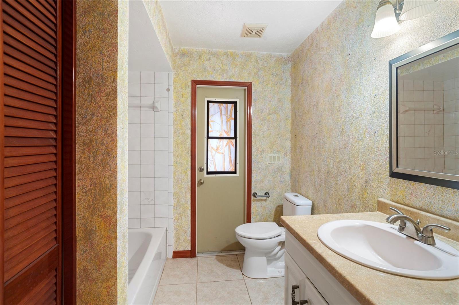 Image 35 of 47 For 1984 Paris Avenue