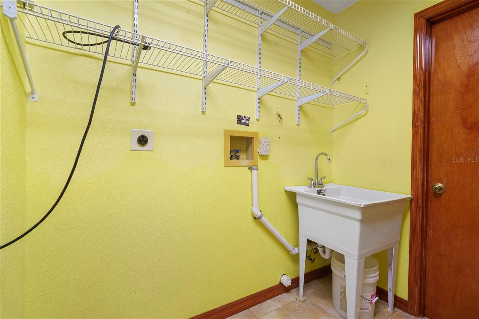 Image 36 of 47 For 1984 Paris Avenue